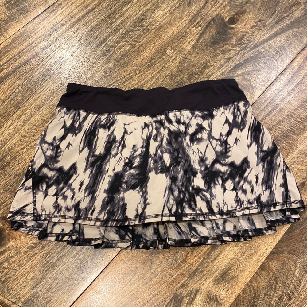 Lululemon Pleated Skirt - size 6